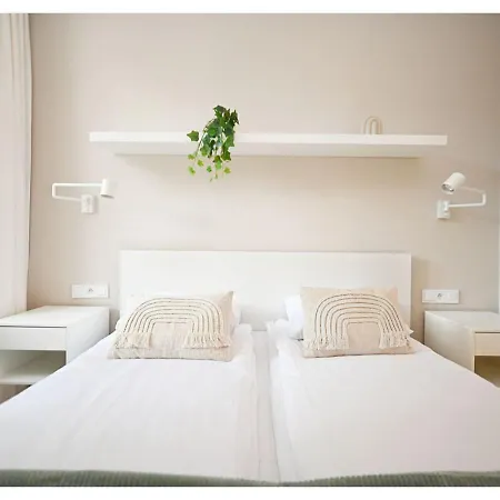 דירה Victus Spacious Close To The With A Work Space By Renters