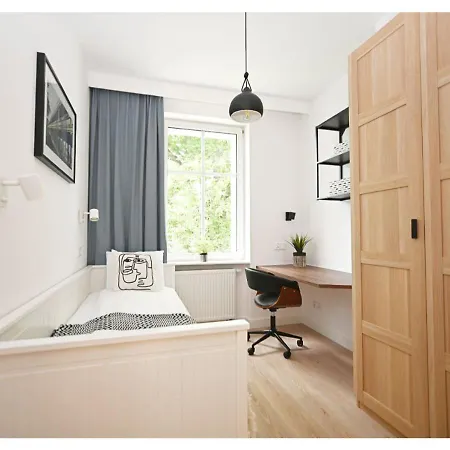 Victus Spacious Close To The With A Work Space By Renters Sopot
