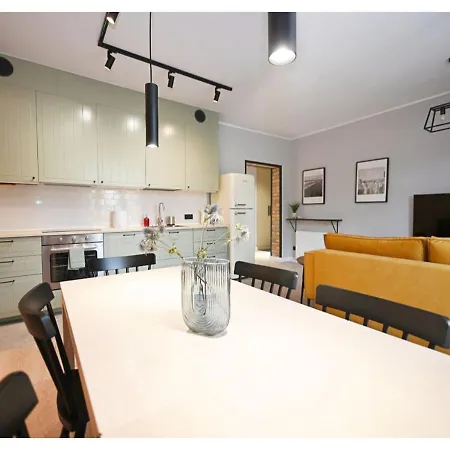 Victus Spacious Close To The With A Work Space By Renters Apartament Sopot
